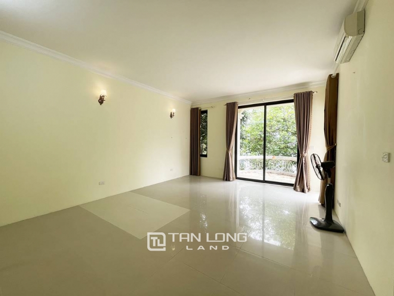 Big garage house for lease in T2 Ciputra 13