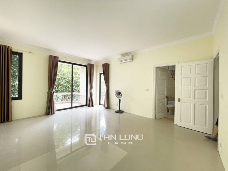 Big garage house for lease in T2 Ciputra 14