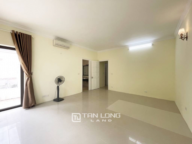 Big garage house for lease in T2 Ciputra 17