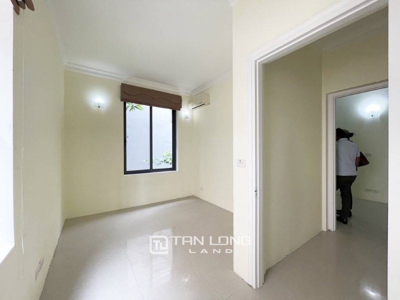 Big garage house for lease in T2 Ciputra 25