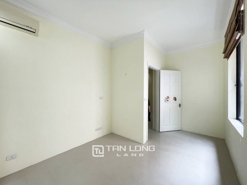 Big garage house for lease in T2 Ciputra 26
