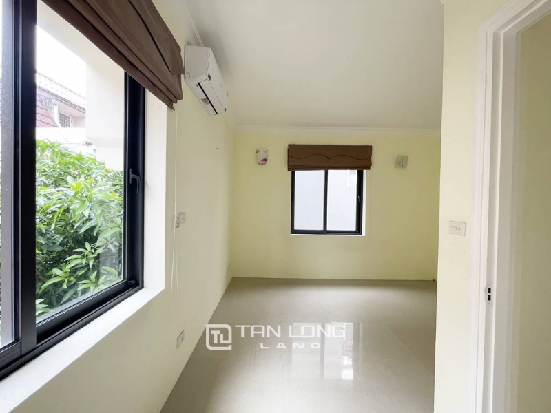 Big garage house for lease in T2 Ciputra 32