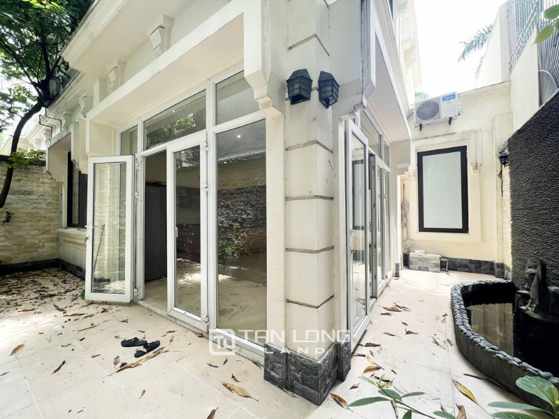 Big garage house for lease in T2 Ciputra 39