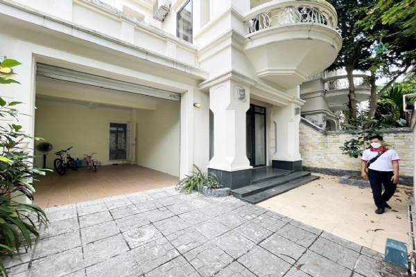 Big garage house for lease in T2 Ciputra