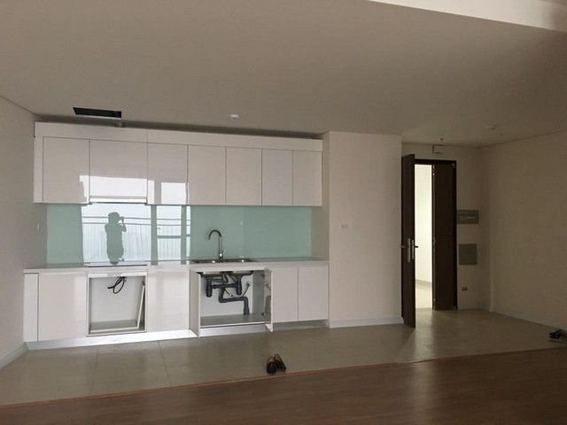 Brand new 3 bedroom apartment for rent in Mipec Riverside, Long Bien district