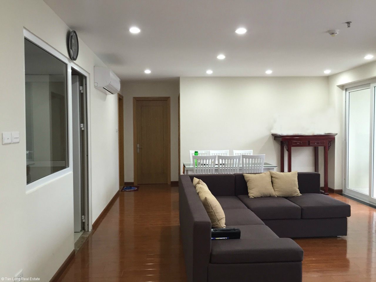 Brand new 3 bedroom furnished apartment in N04 building for rent on Hoang Dao Thuy street, Trung Hoa Nhan Chinh, Cau Giay 1