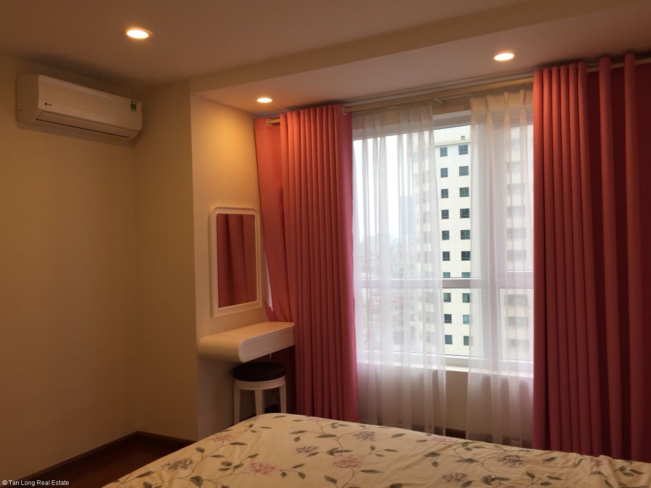 Brand new 3 bedroom furnished apartment in N04 building for rent on Hoang Dao Thuy street, Trung Hoa Nhan Chinh, Cau Giay 8