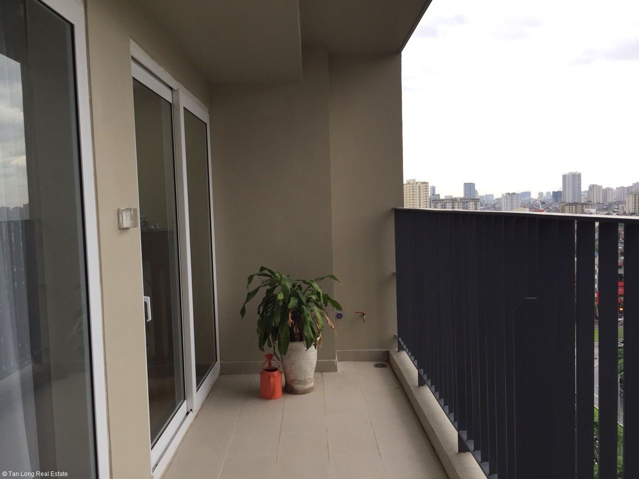 Brand new 3 bedroom furnished apartment in N04 building for rent on Hoang Dao Thuy street, Trung Hoa Nhan Chinh, Cau Giay 6