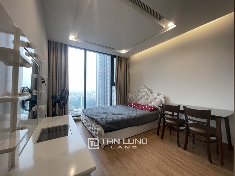 Brand new apartment for rent in Vinhomes Metropolis,close to Japanese Embassy 9