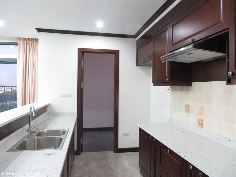 Brand-new apartment to rent on high-rise building in Ba Dinh district. 8