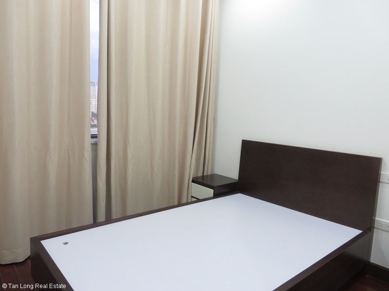 Brand-new apartment to rent on high-rise building in Ba Dinh district. 1