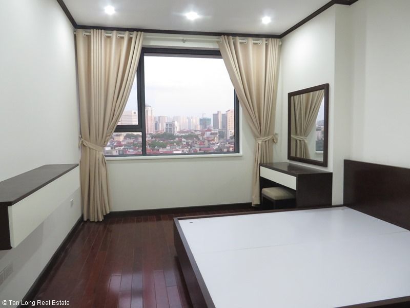 Brand-new apartment to rent on high-rise building in Ba Dinh district. 3