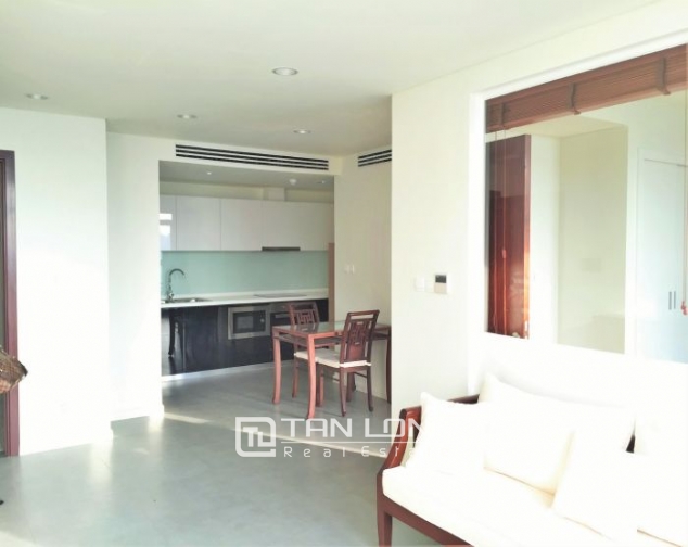 Bright 1 bedroom flat for rent in Watermark, Lac Long Quan str, Tay Ho dist 2