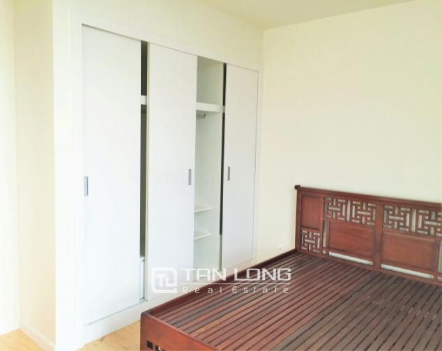 Bright 1 bedroom flat for rent in Watermark, Lac Long Quan str, Tay Ho dist 5