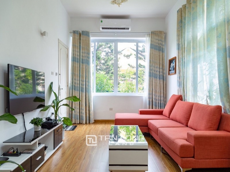 Bright apartment for rent in Au Co street, Tay ho district 2