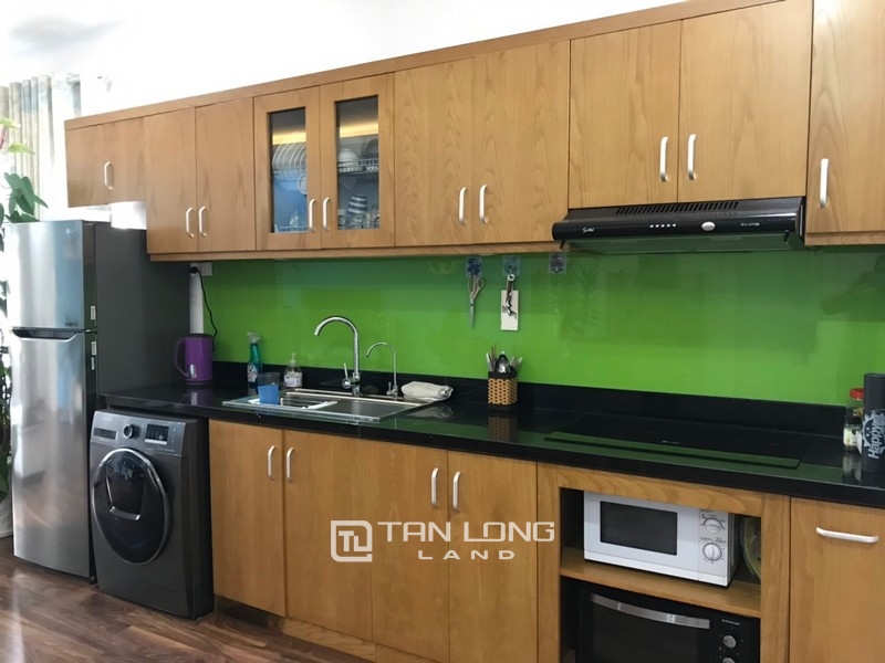 Bright apartment for rent in Au Co street, Tay ho district 6