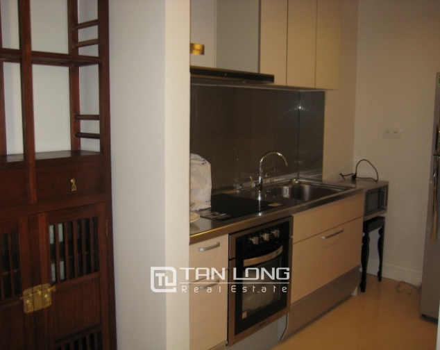 Bright apartment for rent in Hoang Thanh Tower with 1 bedroom 4