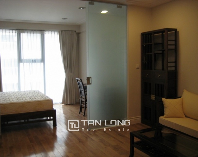 Bright apartment for rent in Hoang Thanh Tower with 1 bedroom 6