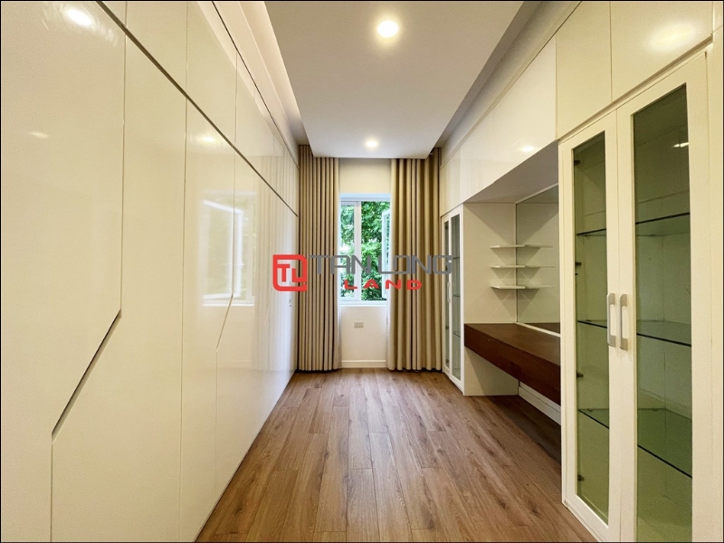 Captivating Modern Fully-furnished Duplex Villa in Vinhomes Riverside 8
