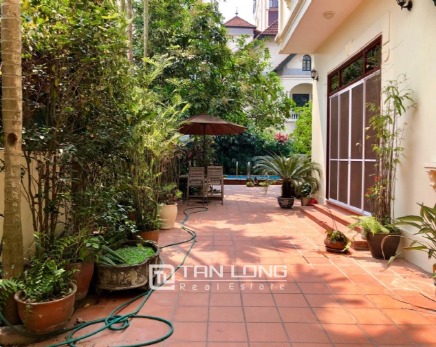 Charming villa for rent on To Ngoc Van street, Tay Ho district! 2