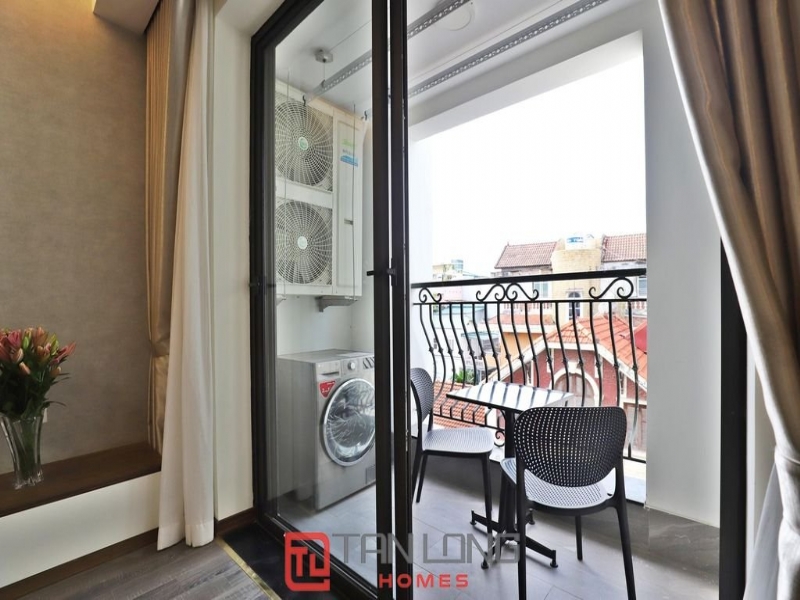 Charming well 02 bedroom apartment for rent in Tay Ho street 12