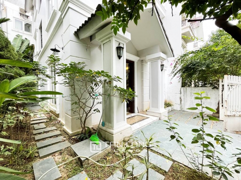 Cheap classic villa for rent in Vinhomes Riverside Anh Dao 2