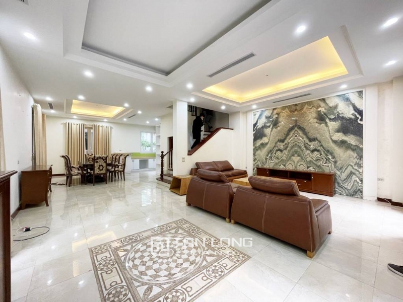 Cheap classic villa for rent in Vinhomes Riverside Anh Dao 4