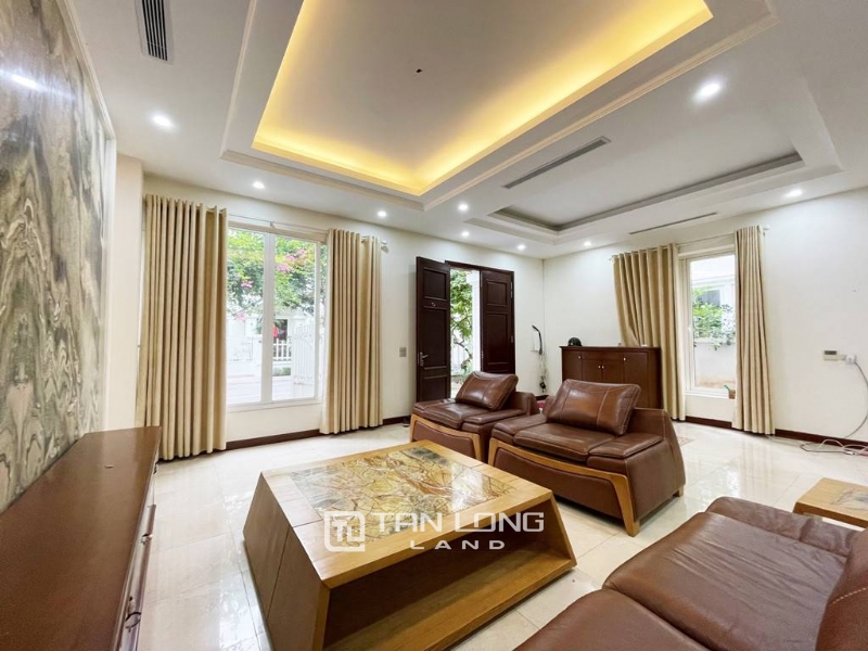 Cheap classic villa for rent in Vinhomes Riverside Anh Dao 5