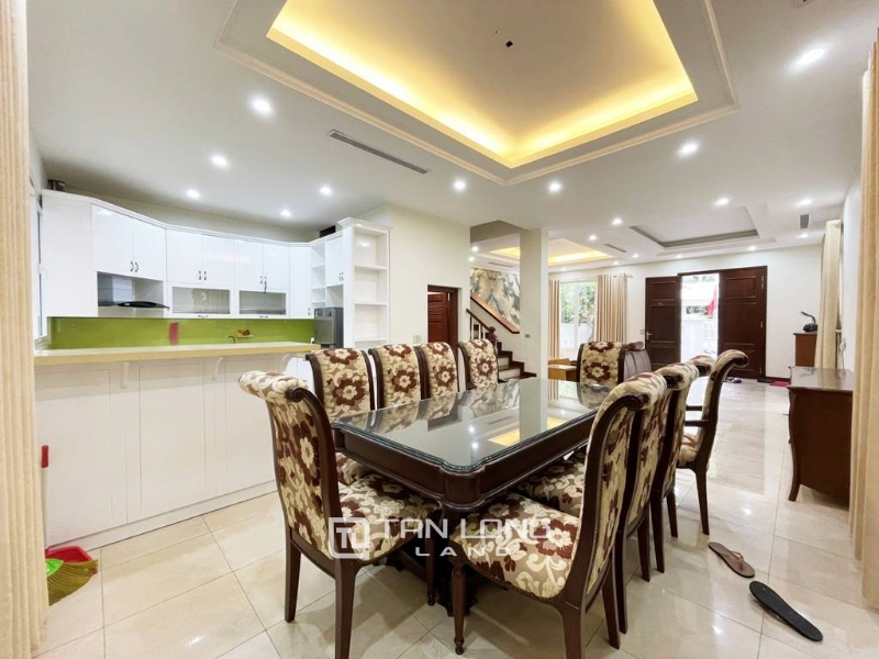 Cheap classic villa for rent in Vinhomes Riverside Anh Dao 7