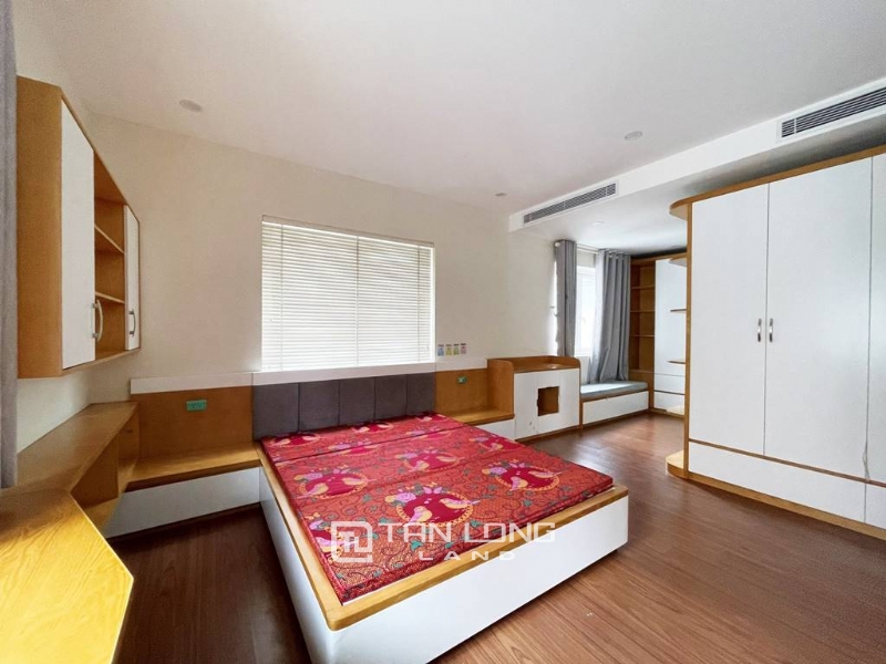 Cheap classic villa for rent in Vinhomes Riverside Anh Dao 9