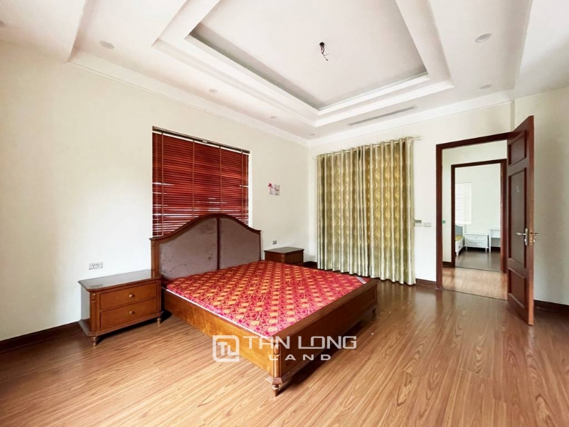 Cheap classic villa for rent in Vinhomes Riverside Anh Dao 12
