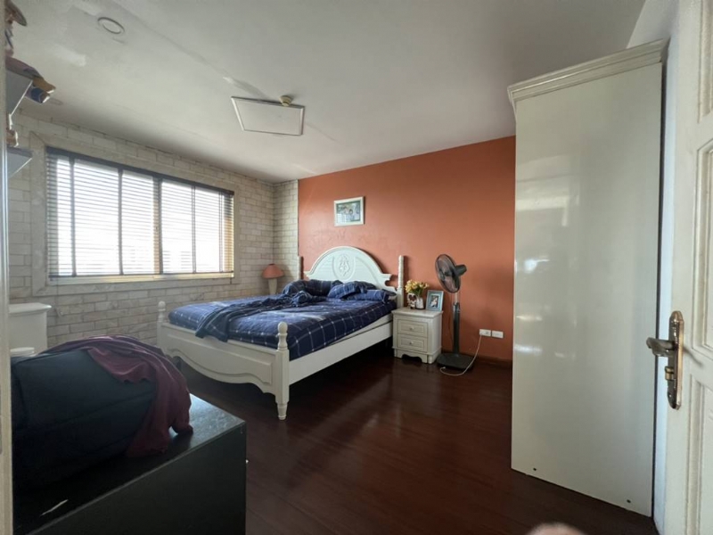 Cheap duplex apartment in E1 Ciputra for rent 9