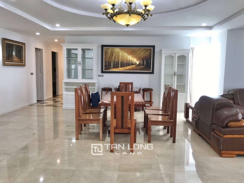 Classic 267sq.m apartment for rent in L2 Ciputra, overlooking the golf course 3
