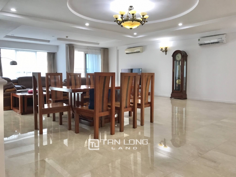 Classic 267sq.m apartment for rent in L2 Ciputra, overlooking the golf course 5