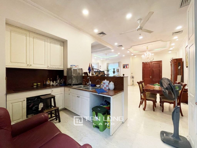 Classic villa in Vinhomes Riverside Anh Dao for rent 5