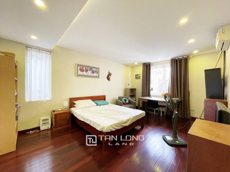 Classic villa in Vinhomes Riverside Anh Dao for rent 8