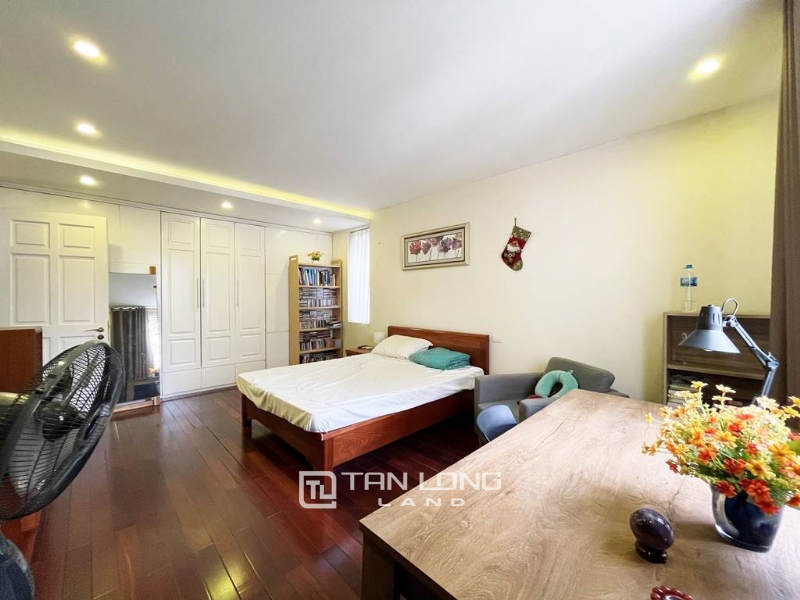 Classic villa in Vinhomes Riverside Anh Dao for rent 9
