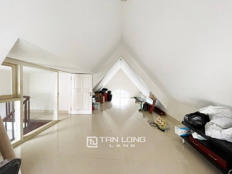 Classic villa in Vinhomes Riverside Anh Dao for rent 15