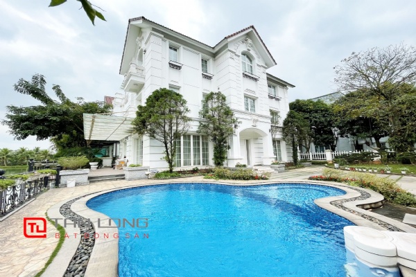 Deluxe detached villa for rent in Vinhomes Riverside Long Bien
