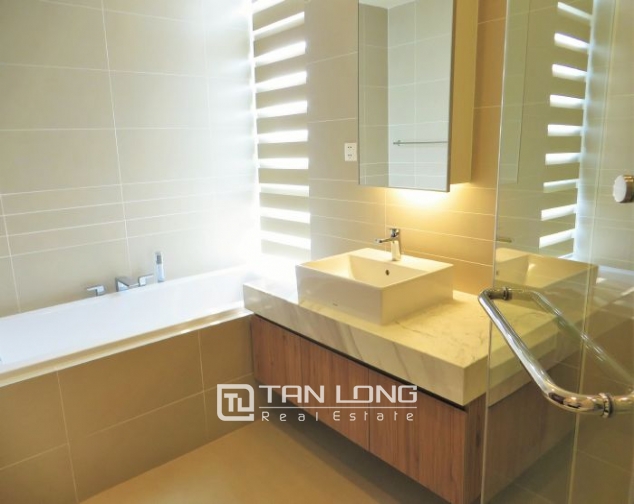 Fully decorated 2 bedroom flat for rent in Watermark, Lac Long Quan str, Tay Ho dist 3