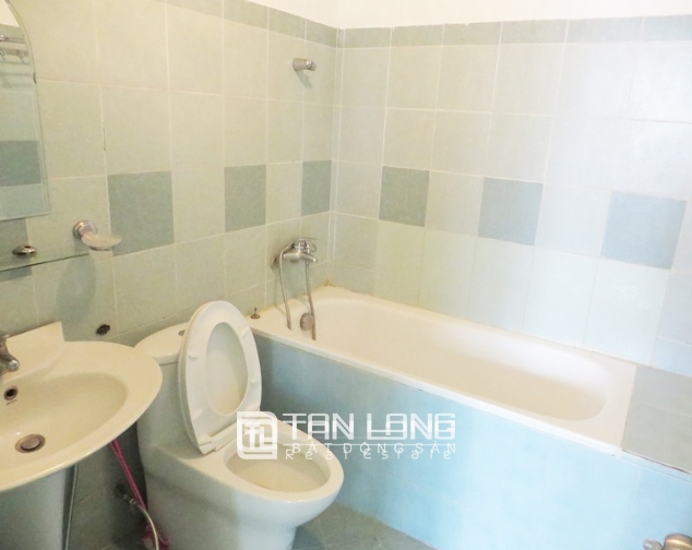 Fully furnished 2 bedroom apartment for rent in 671 Hoang Hoa Tham building, Ba Dinh dist 7