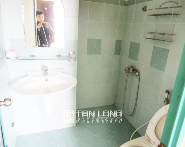Fully furnished 2 bedroom apartment for rent in 671 Hoang Hoa Tham building, Ba Dinh dist 1