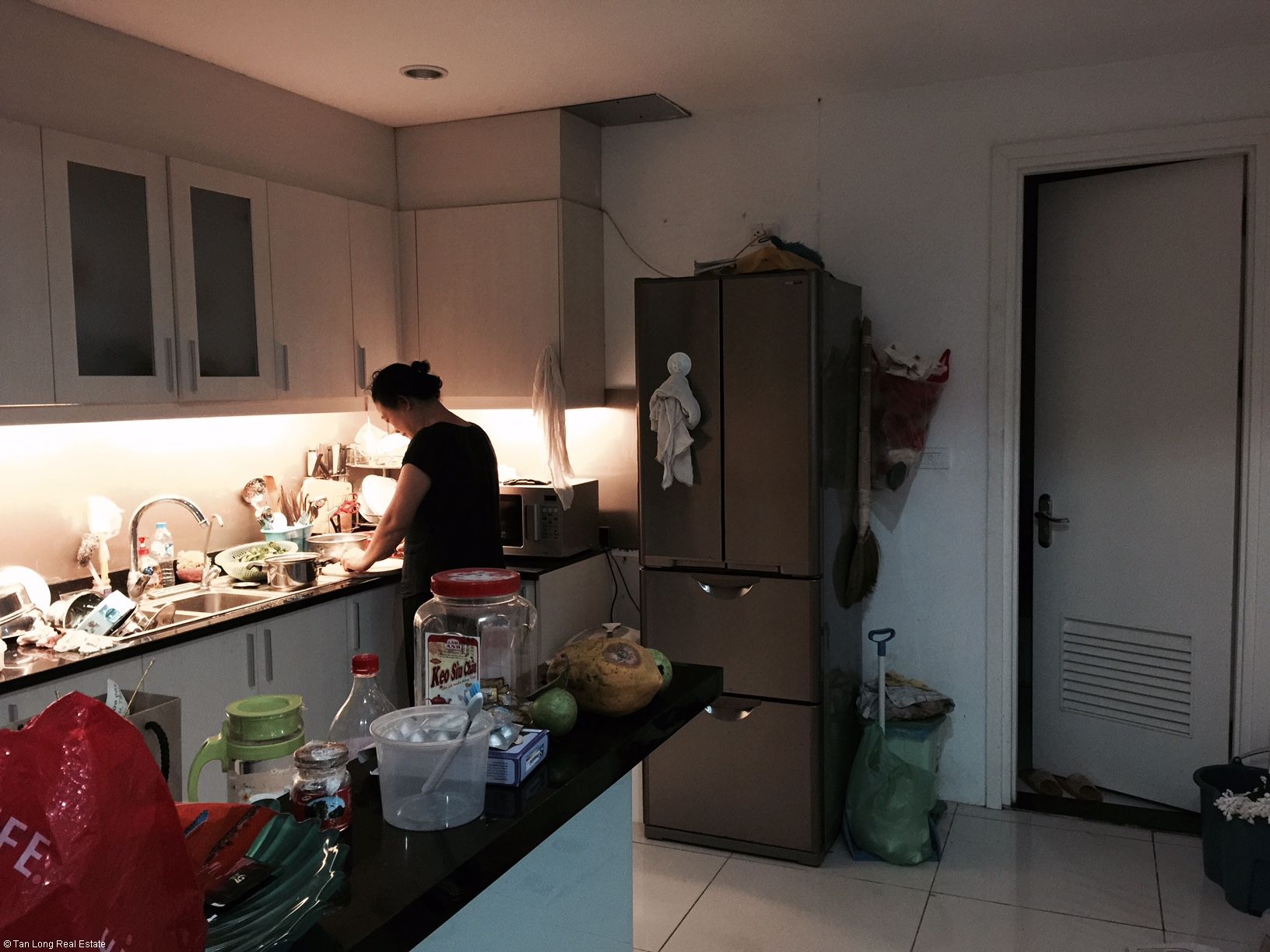 Fully furnished 2 bedroom apartment for rent in Mipec Tower, Dong Da district 3