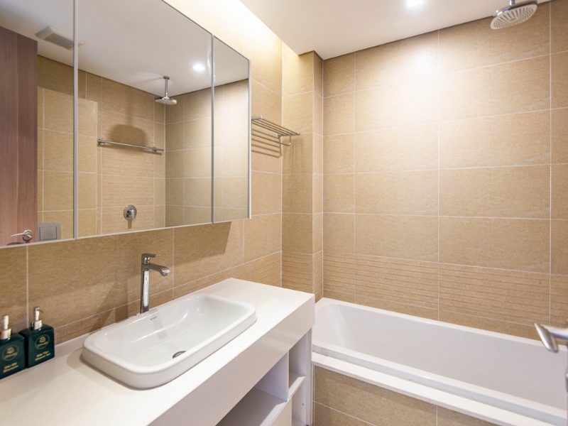 Fully furnished 2-bedroom apartment for rent in Vinhomes Metrolist Ba Dinh 10