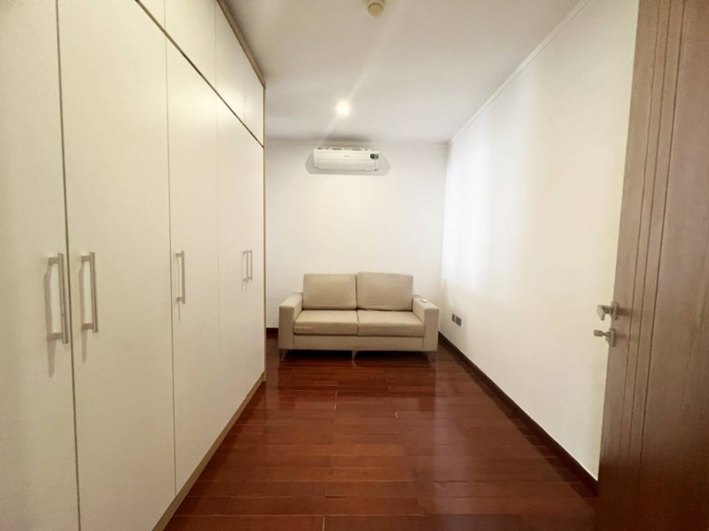 Fully furnished 3BDs apartment for rent in L1 Ciputra 10