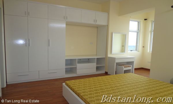 Fully furnished apartment for rent in 713 Lac Long Quan 8