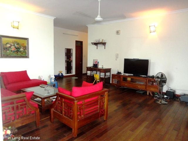 Fully furnished apartment rental at 17T8 Trung Hoa Nhan Chinh urban 2