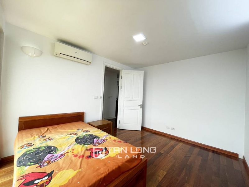 Giant 182M2 apartment for rent in P2 Ciputra 19