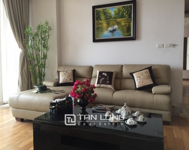 Glamorous Dolphin Plaza apartment in Nam Tu Liem District for lease 1