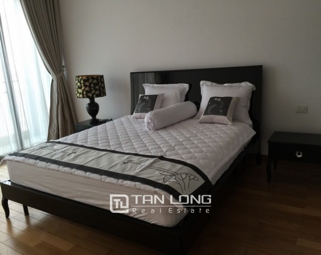 Glamorous Dolphin Plaza apartment in Nam Tu Liem District for lease 3